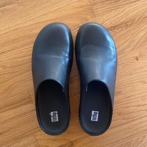 FitFlop black leather clogs
